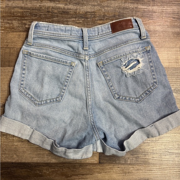 Hollister Ultra High Rise Mom Shorts 3” Inseam Size 0 Distressed Denim - Picture 3 of 3